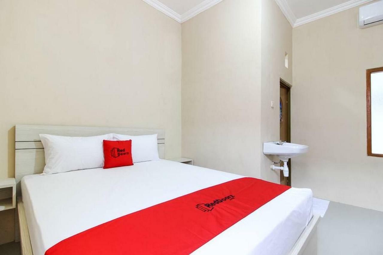 Reddoorz Near Balekambang Park Wisma tamu