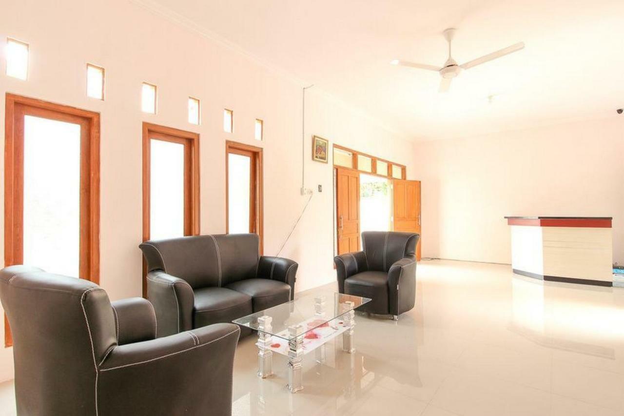 Reddoorz Near Balekambang Park 2*
