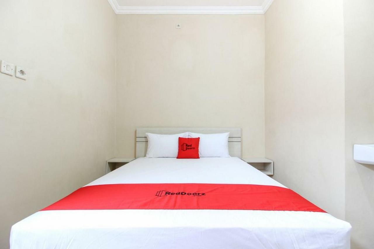 Reddoorz Near Balekambang Park